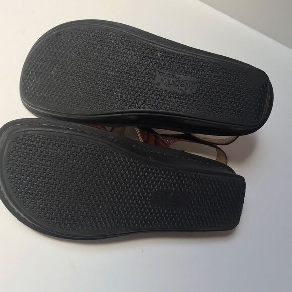 Alegria Women's Verona Yeehaw Brown Leather Slingback Sandals (36) - Picture 7 of 11